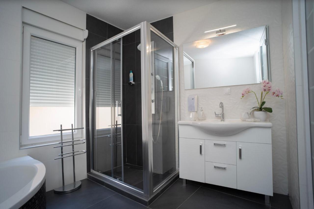 Urban Suites & Apartments Mostar Bagian luar foto