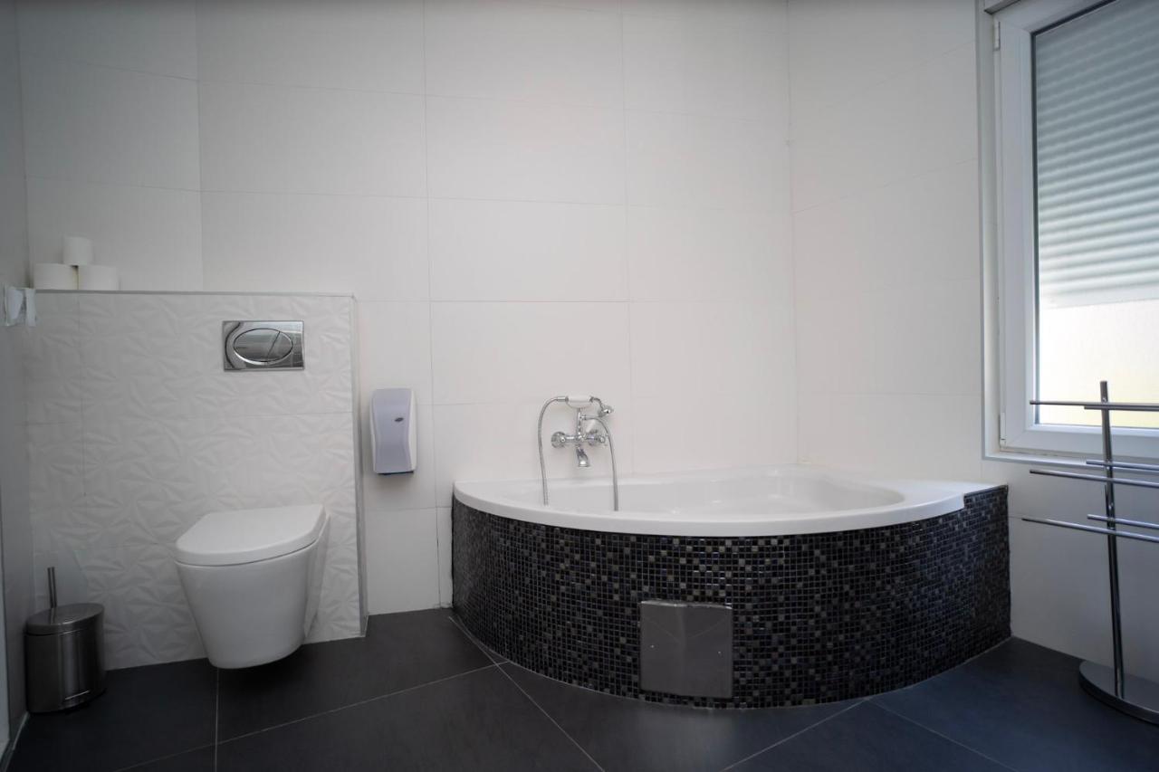Urban Suites & Apartments Mostar Bagian luar foto